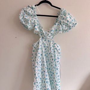 Zara Floral Cut Out Dress 
Size Medium NEW WITH TAGS $35
